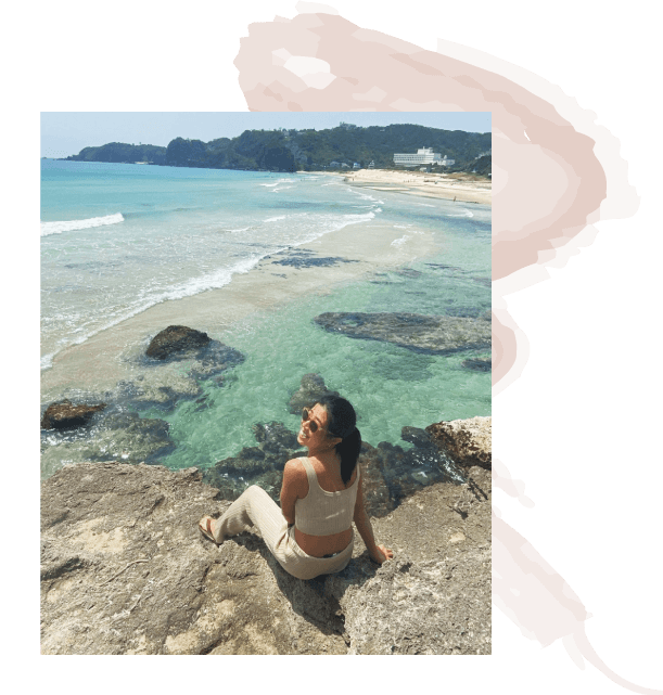 イメージ:海を眺める女性