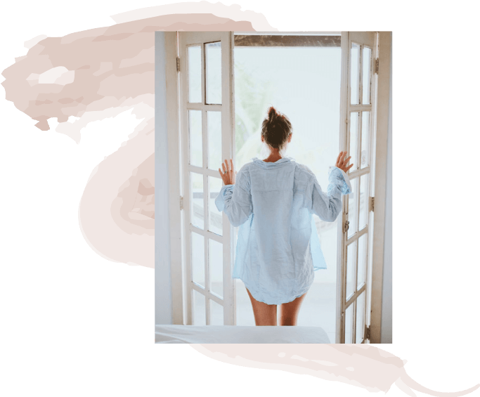 イメージ:窓を開ける女性