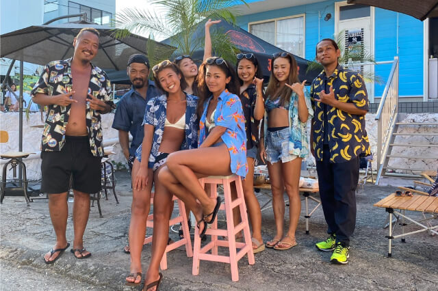 イメージ:バイト社員スタッフ集合写真